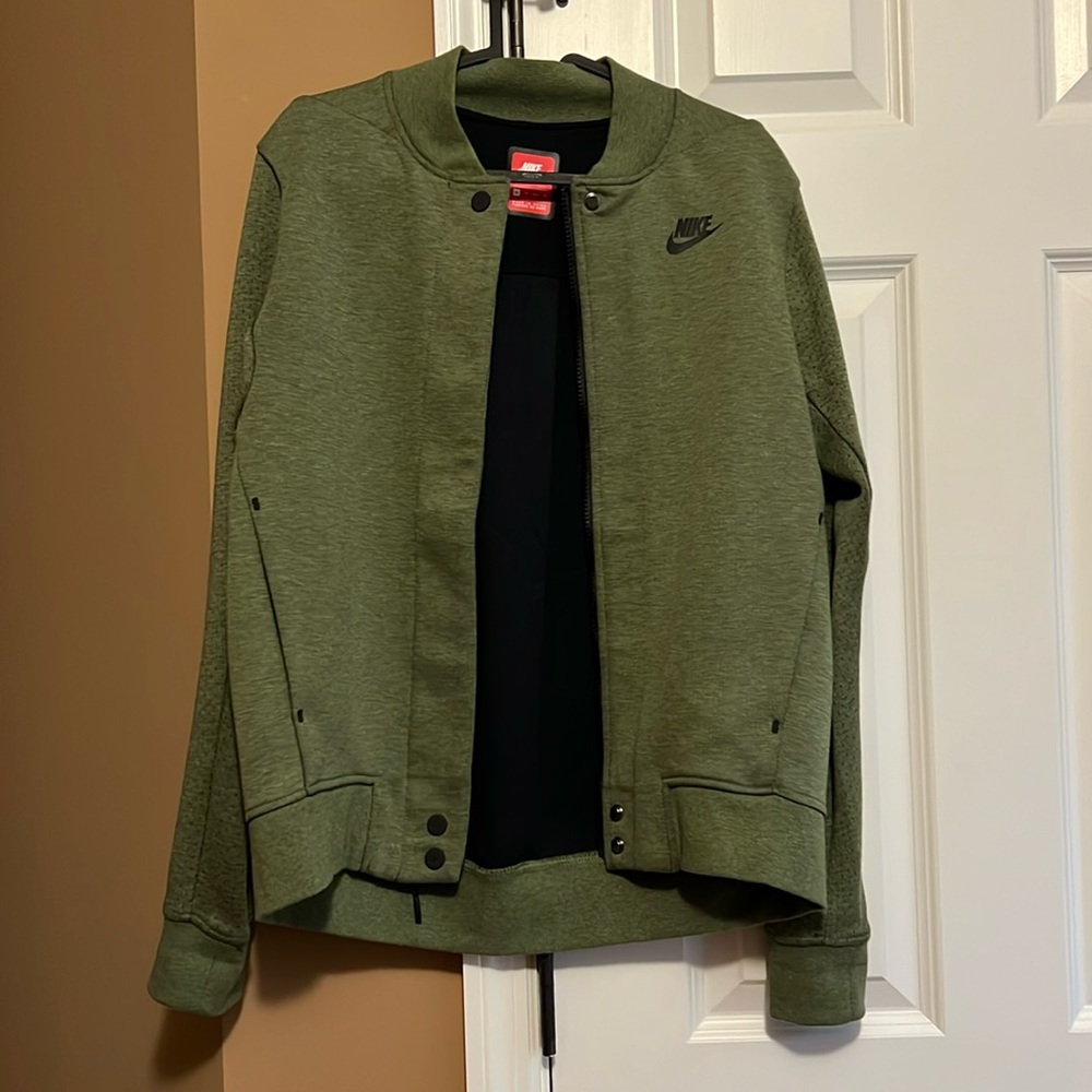 Nike women’s tech fleece